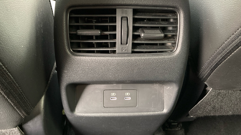 Nissan Qashqai 1.3 DiG-T MH 158 N-Connecta 5dr Petrol Hatchback